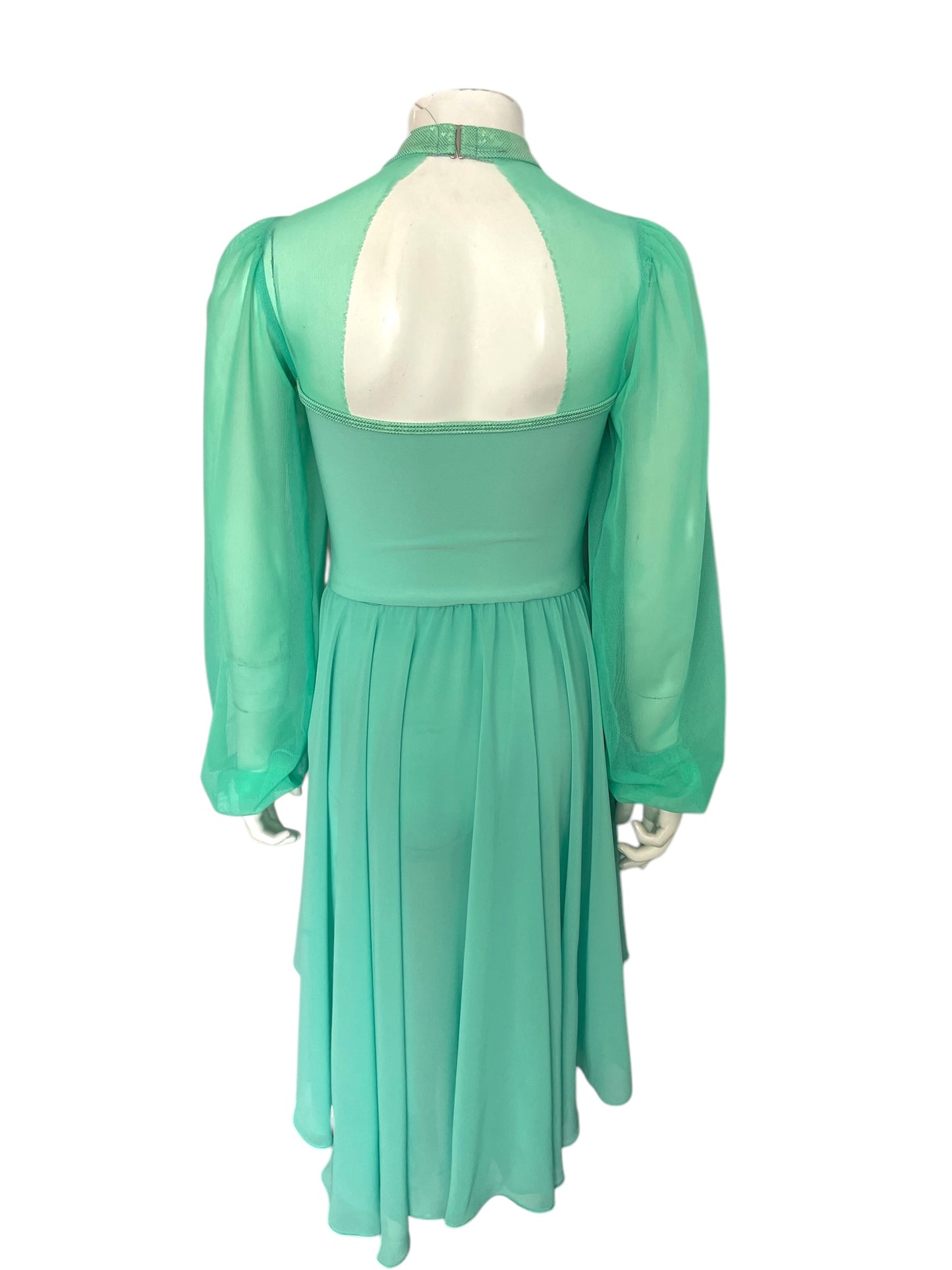 GREEN DRESS WITH FLOWY ARMS