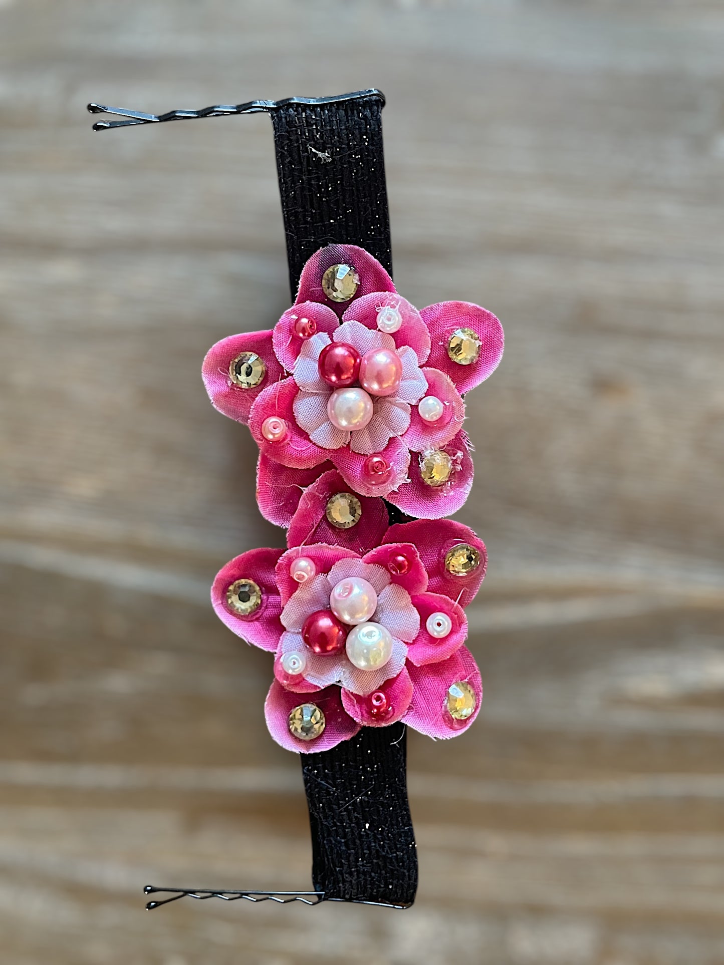 Lot of 30 - CRYSTAL AND PEARL FLORAL HAIR ACCESSORY (Small)