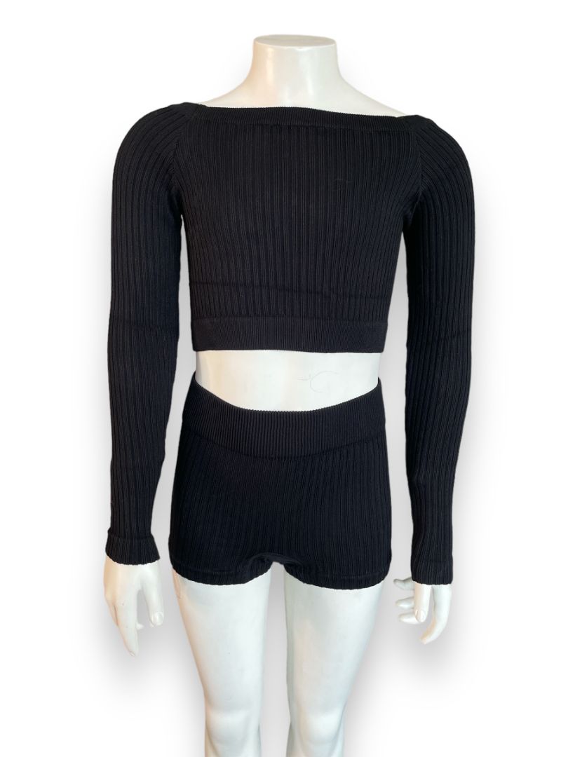 BLACK-LONG SLEEVE CROP SWEATER